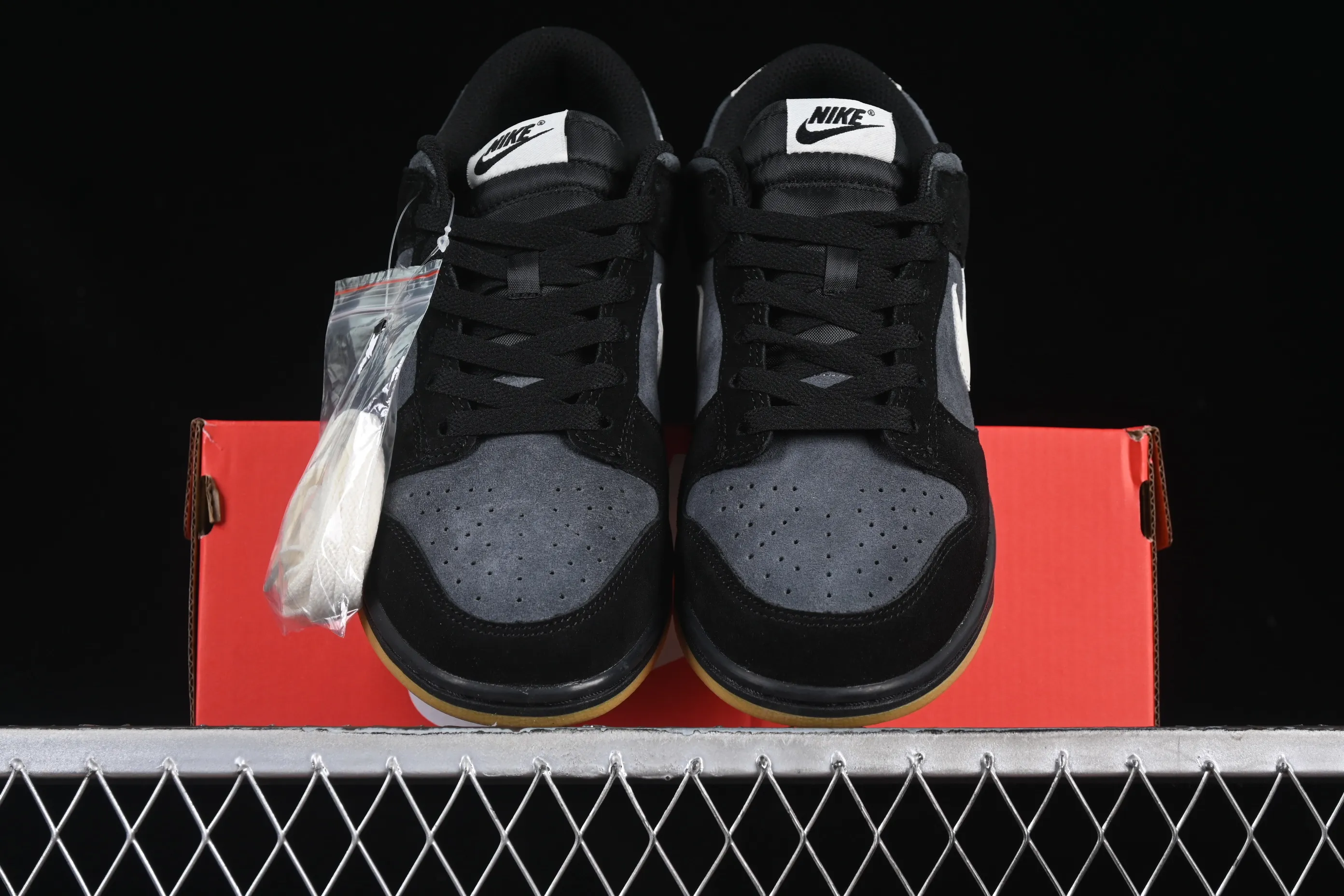 All categories Nk SB Dunk series Nk SB Dunk Low low-top sneakers Nike Dunk Low black and gray color low-top casual sneakers HQ1931-001